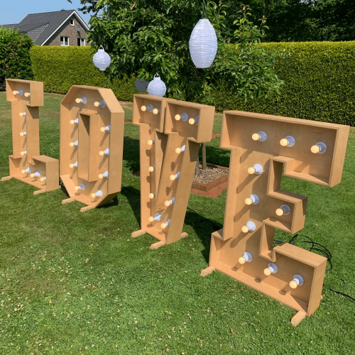 XXL Love Buchstaben seitlich